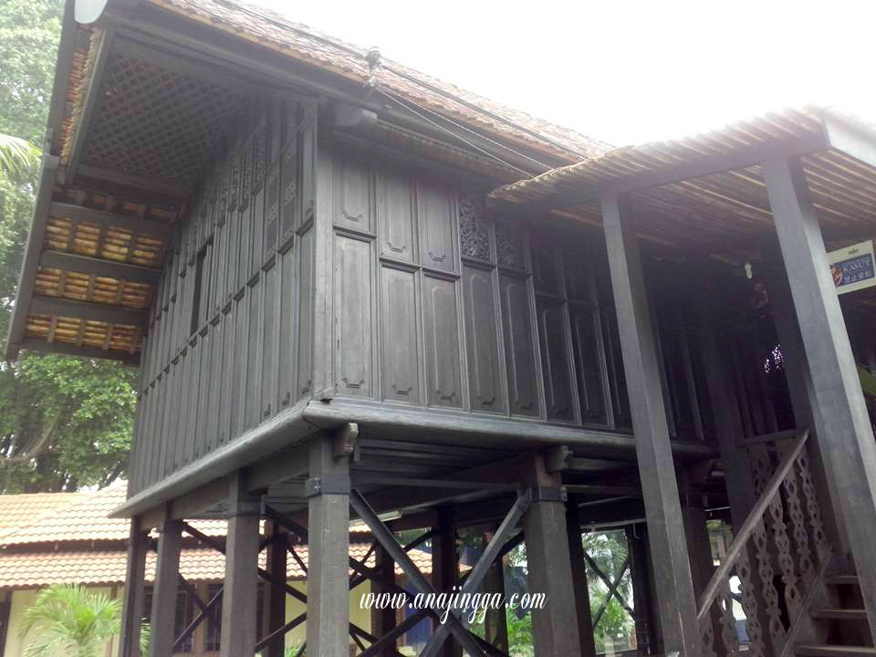  Rumah  Tradisional  Melayu  anajingga