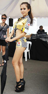 Essanne Yuxuan Singapore Sexy Model Sexy Golden Leather Dress In Race Car Show 10