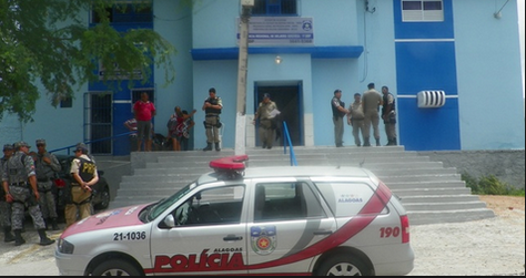 Polícia prende suspeitos de trocar tiros com delegado e PM em Delmiro 