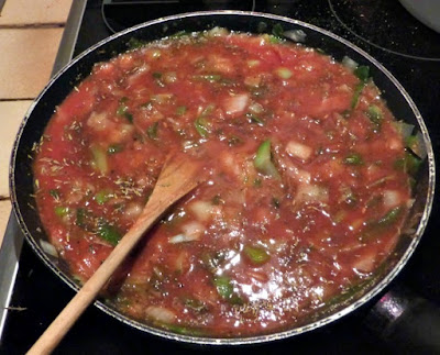 preparation-pates-viande-tomate-poireaux