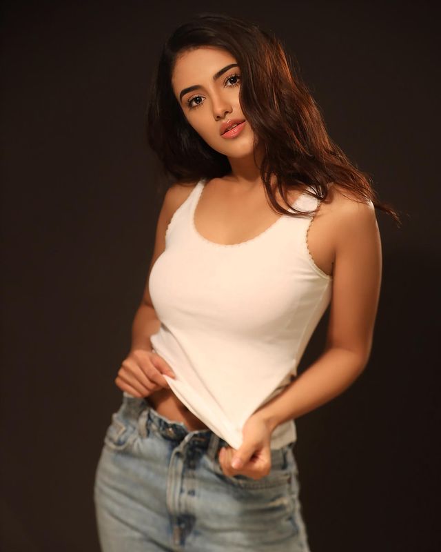Malvika Sharma hot