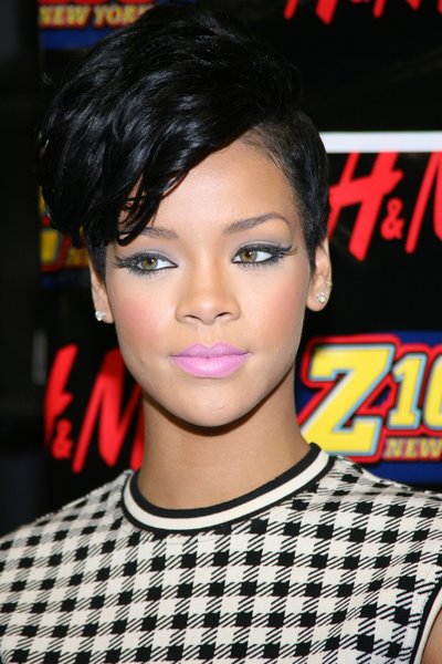 Inverted bob haircut Rihanna