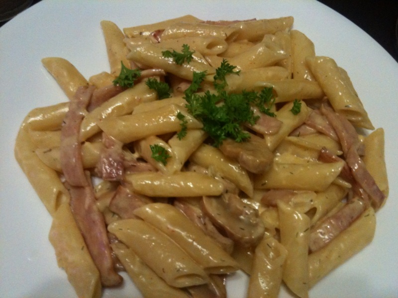 Just being me.: Creamy Bacon and Mushroom Pasta