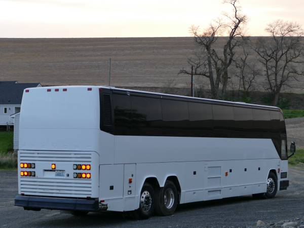 1999 Prevost Coach H3-45 Bus Rear End
