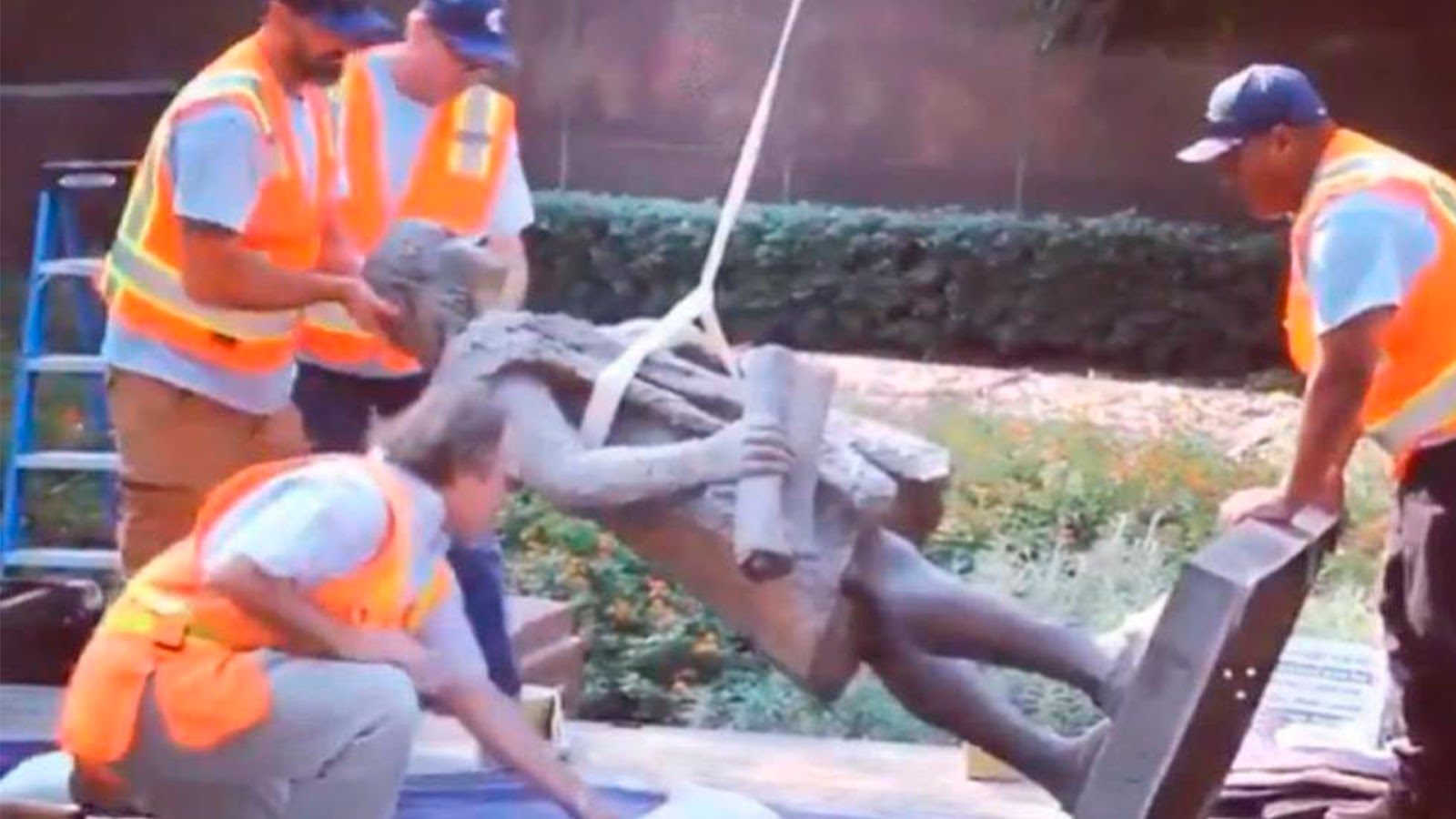 Los Ángeles retira una estatua de Colón: “No hay que celebrar al responsable de un genocidio”
