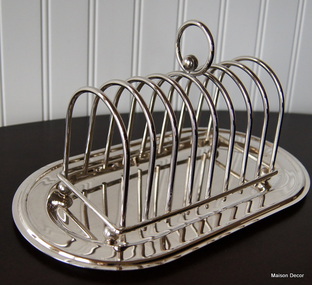 This timeless wedding centerpiece is made using a large silver bowl