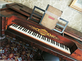 Piano de Elizabeth en la Doble Sala de Estar de la Mansión Ropes, Salem