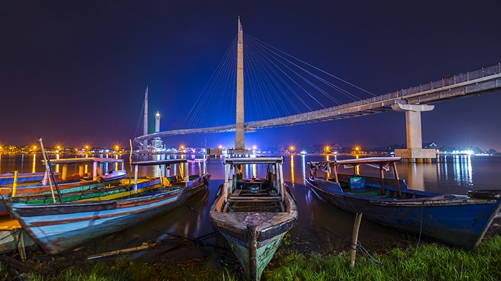 Jembatan Pedestrian dan Menara Gentala Arasy