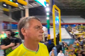 Bolsonaro passa mal após ato político em Manaus