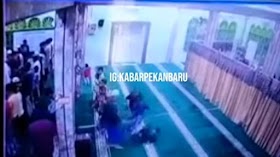 Pria Dewasa Ini Terekam CCTV Lakukan Kekerasan ke Anak Kecil yang Bermain di Masjid