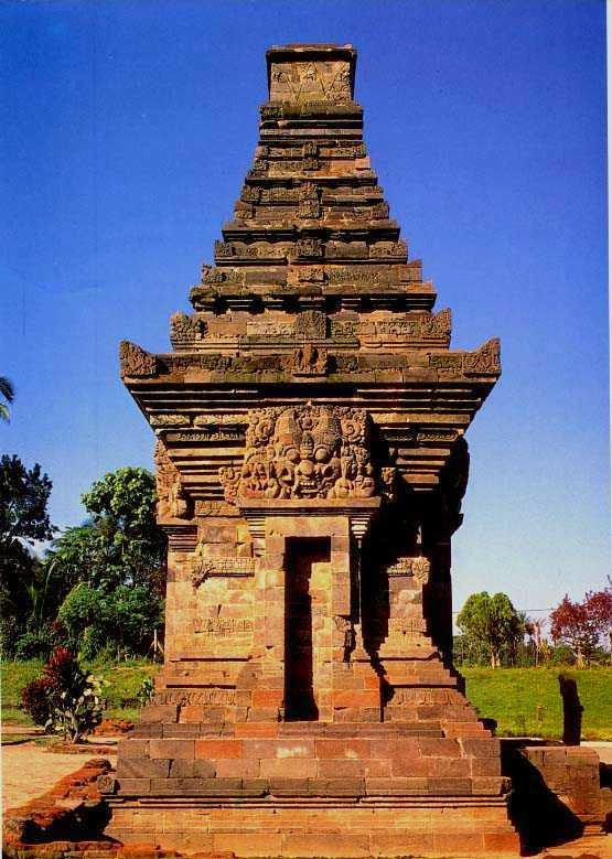 Perbedaan Candi yang Ada di Jawa Tengah dan Jawa Timur 