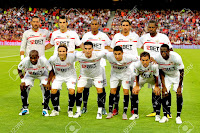 SEVILLA F. C. - Sevilla, España - Temporada 2010-11 - Palop, Álvaro Negredo, Konko, Escudé y Romaric; Zokora, Diego Capel, Alejandro Alfaro, Jesús Navas, Fernando Navarro y Dabo - F. C. BARCELONA 4 (Konko p.p., Leo Messi 3) SEVILLA F. C. - 21/08/2010 - Supercopa de España, partido de vuelta - Barcelona, Nou Camp - El Barcelona remonta el 3-1 de la ida y obtiene su 9º título de la Supercopa de España