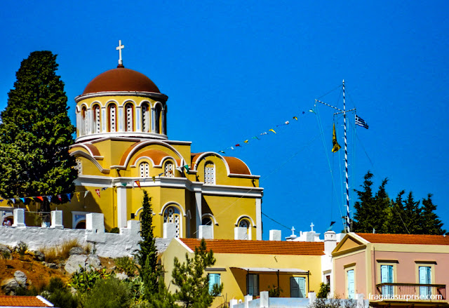 Igreja da Vila de Chorio, na ilha grega de Sými, no Dodecaneso