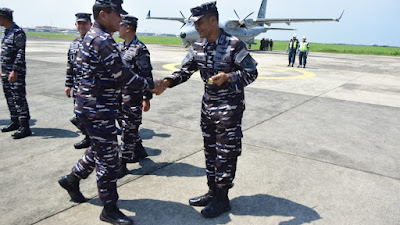 Komandan Lanudal Juanda Sambut Kedatangan Kasal Usai Peninjauan Latihan TNI AL