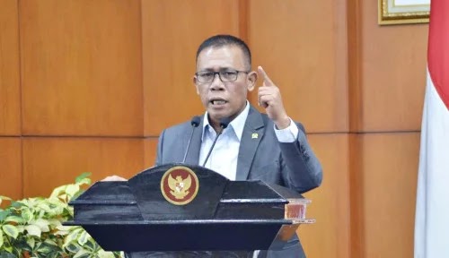 Politikus PDIP Ini Suka Blak-blakan, Masinton Sebut Wacana 3 Periode Jokowi Masih Hidup!