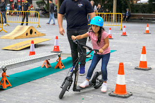 circuito infantil de ciclismo sobre seguridad vial organizado en Herriko Plaza