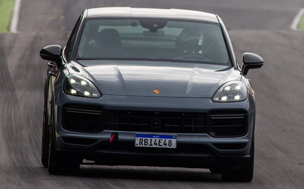 Porsche Cayenne Turbo GT - preço R$ 1,325 milhão no Brasil