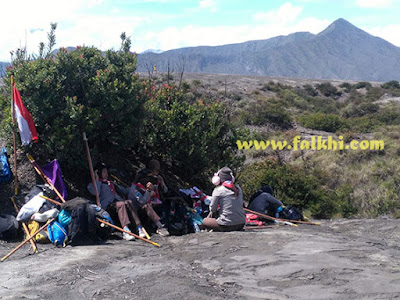 mendaki gunung batok