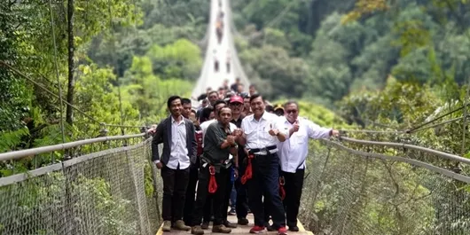 Luhut Resmikan Jembatan Gantung Terpanjang Indonesia di Sukabumi