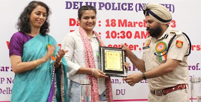 गैर-कॉलेजिएट महिला शिक्षा बोर्ड ने डीयू के नार्थ कैंपस में पुलिस के सहयोग से आयोजित किया "साइबर सुरक्षा जागरूकता कार्यक्रम"