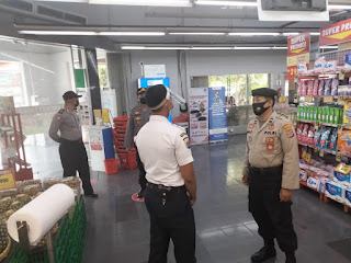 Cegah Gangguan Kamtibmas, Polsek Mergangsan Patroli Ke Supermarket 