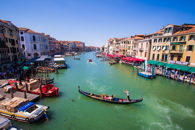 Vista dal ponte di Rialto-Venezia