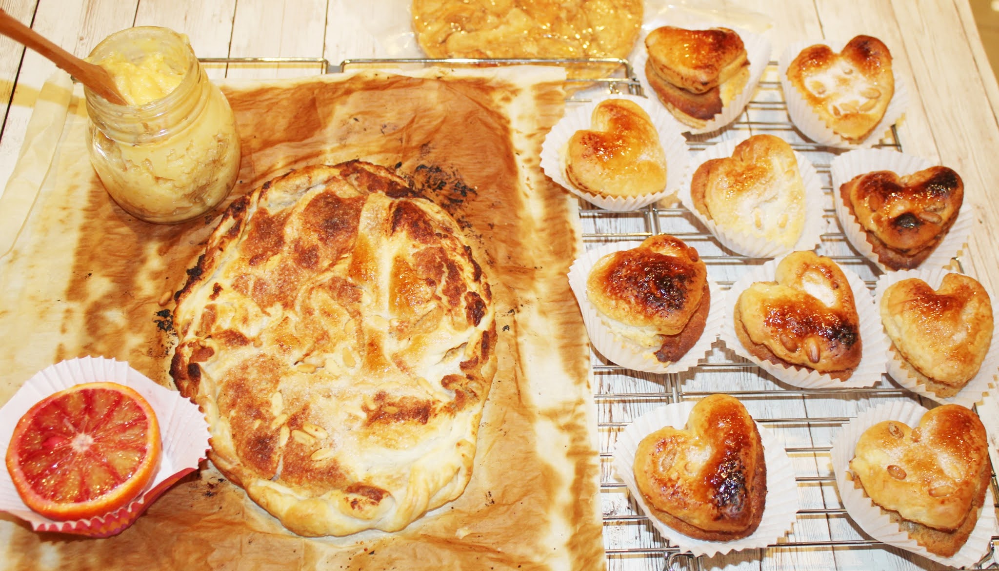 CORAZONES DE HOJALDRE RELLENOS DE CHICHARRONES Y CREMA DE NARANJA SANGUINA {PARA LA FIESTA DE MARISA}