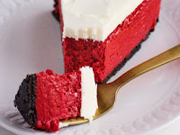 RED VELVET CHEESECAKE