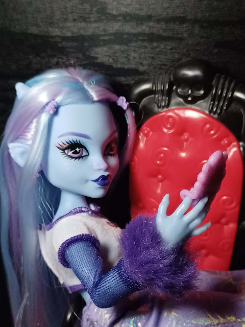 Recently added Abbey to my Monster High G3 collection. I usually