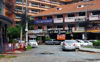 Bel Canto: Silent Notes on Thapprasit Road.