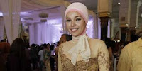 Model Jilbab Terbaru Ala Dewi Sandra