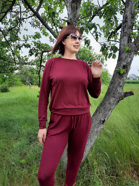 https://femmeluxefinery.co.uk/products/wine-loungewear-tracksuit-set-maria