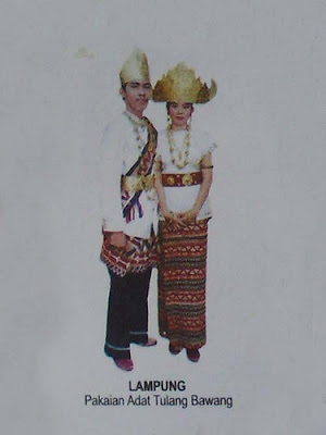 Pakaian Adat Tradisional Lampung