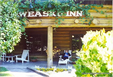 porch at Weasku Inn in Grants Pass, Oregon