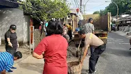 Bhabinkamtibmas Polres Sibolga Gotong Royong Dengan Warga Sibolga Ilir 