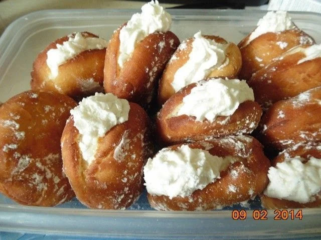 How To Make  Vanilla Cream-Filled Donuts at Home