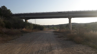 Tarragona a Cambrils seguint el GR-92, pont de carretera N-240 paral·lel a la glera del Riu Francolí a Tarragona