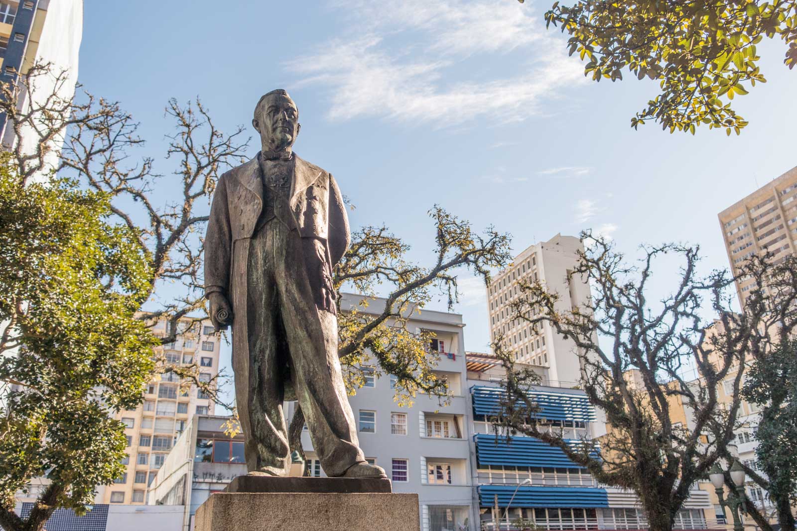 Fotografando Curitiba: A estátua de Getúlio Vargas na 