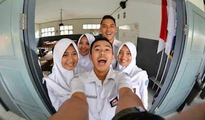 pose foto selfie kekinian terbaru