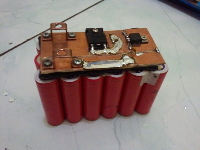: DIY Motorcycle battery replacement with Li-ion from laptop battery 
