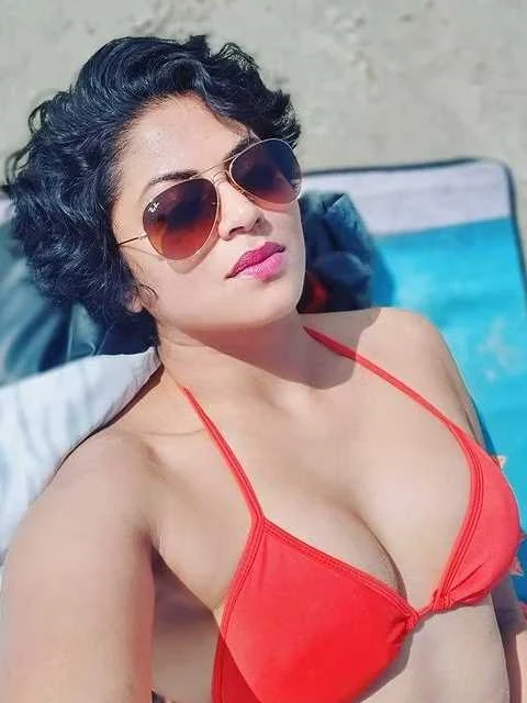 kavita kaushik red bikini bigg boss hot contestant