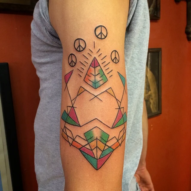 Diseños de tatuaje de pirámide de paz