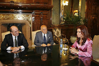 Antonio Brufau (YPF), Enrique Eskenazi (YPF)  and Cristina Kirchner discussing the  future of YPF in December 2007