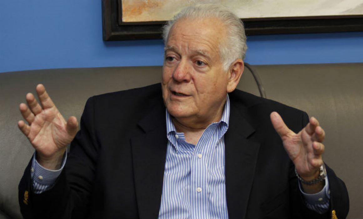 Fernández: “Los problemas se resuelven con democracia y no con tanques”