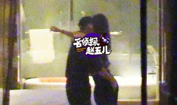 Hình ảnh Lin Dan và cô bồ Triệu Nhã Kỳ vào khách sạn đã lọt vào ống kính 