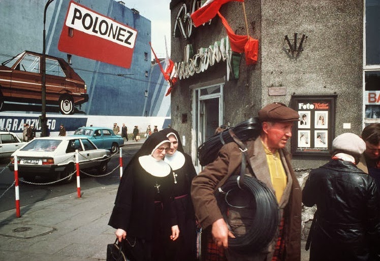 Mesmerizing Photos Capture Daily Life In Poland Back In The Early 1980s