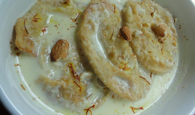 http://www.indianlazizkhana.com/2016/06/tastey-doodh-ki-puri-recipes-in-hindi.html