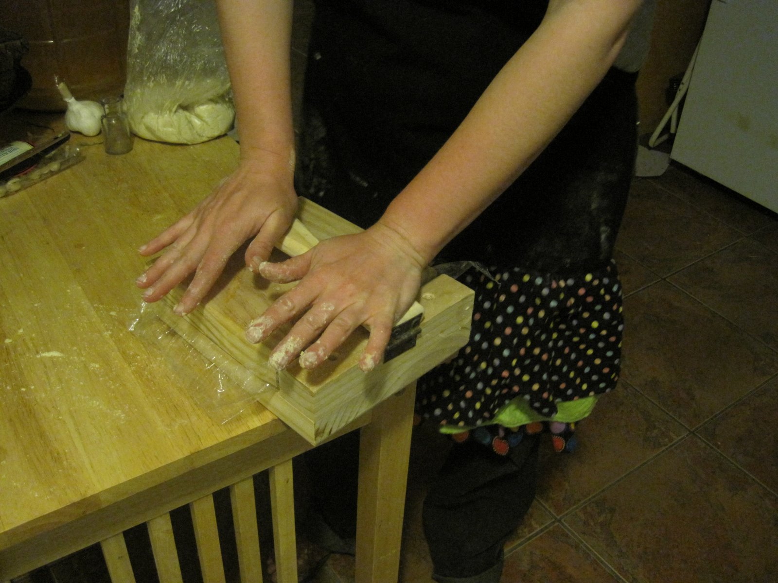 how to make a wood tortilla press