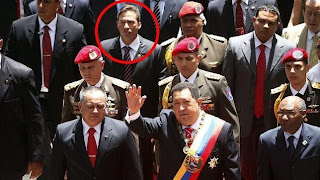 Salazar, na terceira fila (após Diosdado Cabello e Hugo Chavez), no dia da Independência da Venezuela de 2012