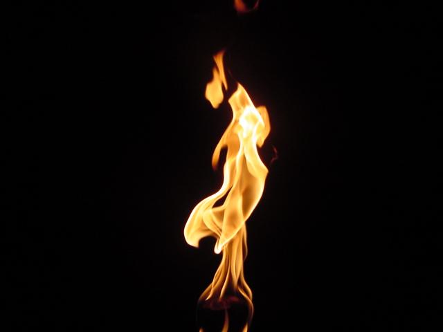 Las llamas cambian llamas de fuego. Las llamas cambian